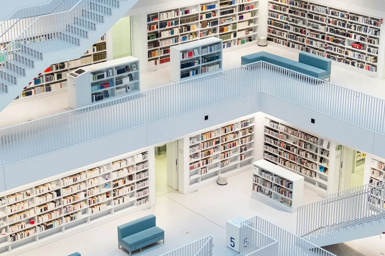 Open reading floors in Stuttgart City Library