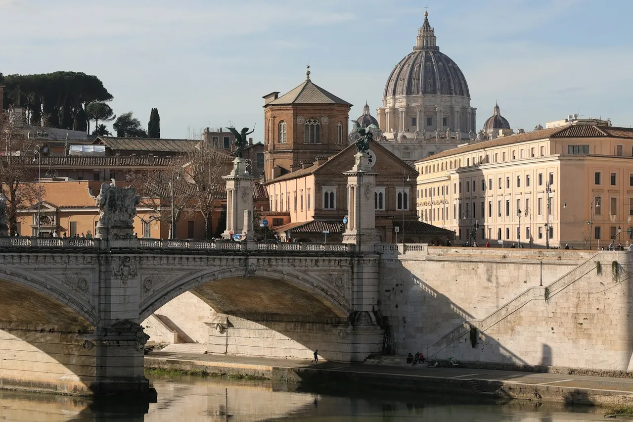 River Tiber and historic buildings in Rome