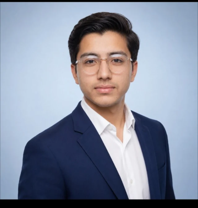 Portrait of Hafiz Umar Farooq, founder, CEO and editor of AspireCompass